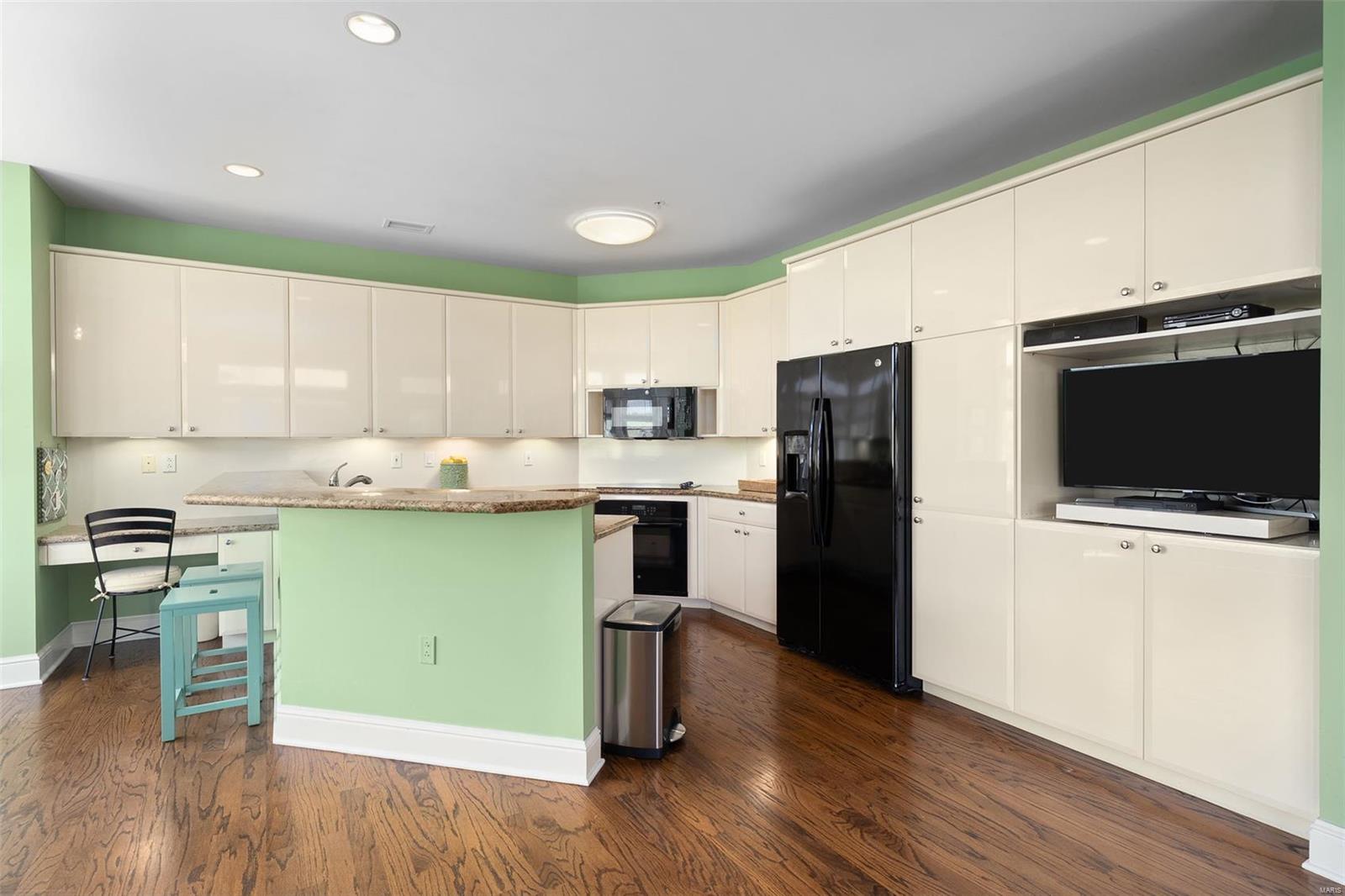 Residence At 800 S Hanley A Condo - Residential