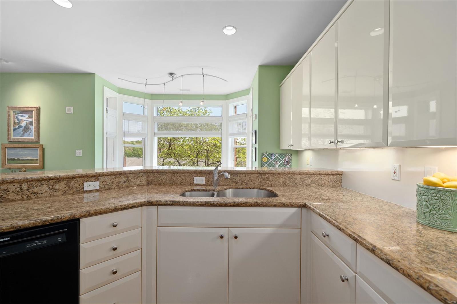 Residence At 800 S Hanley A Condo - Residential