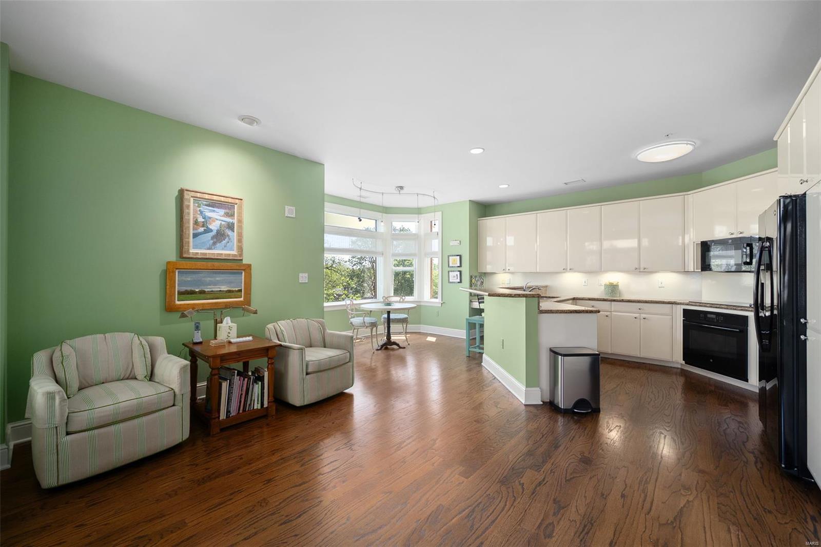 Residence At 800 S Hanley A Condo - Residential