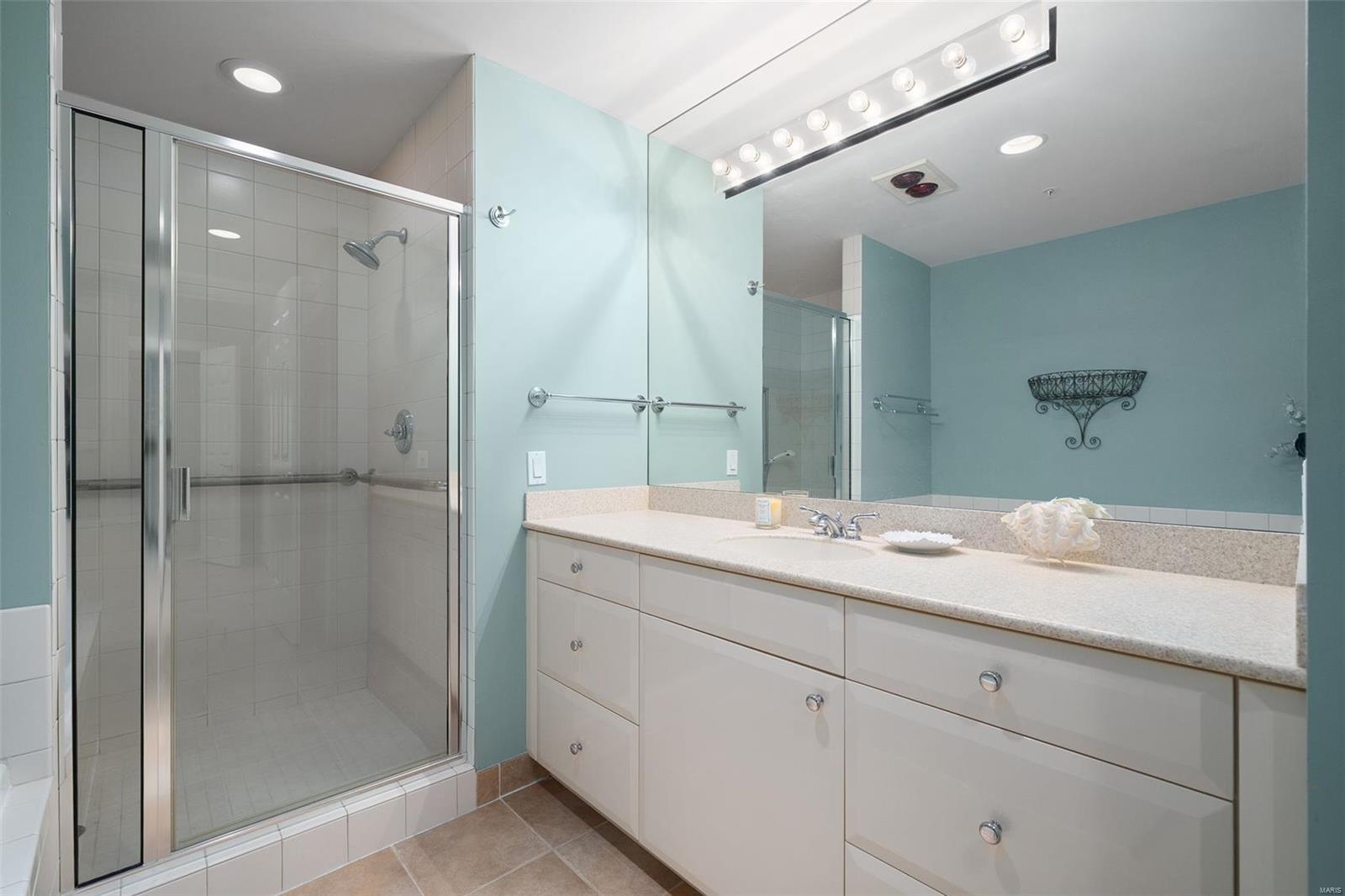 Residence At 800 S Hanley A Condo - Residential