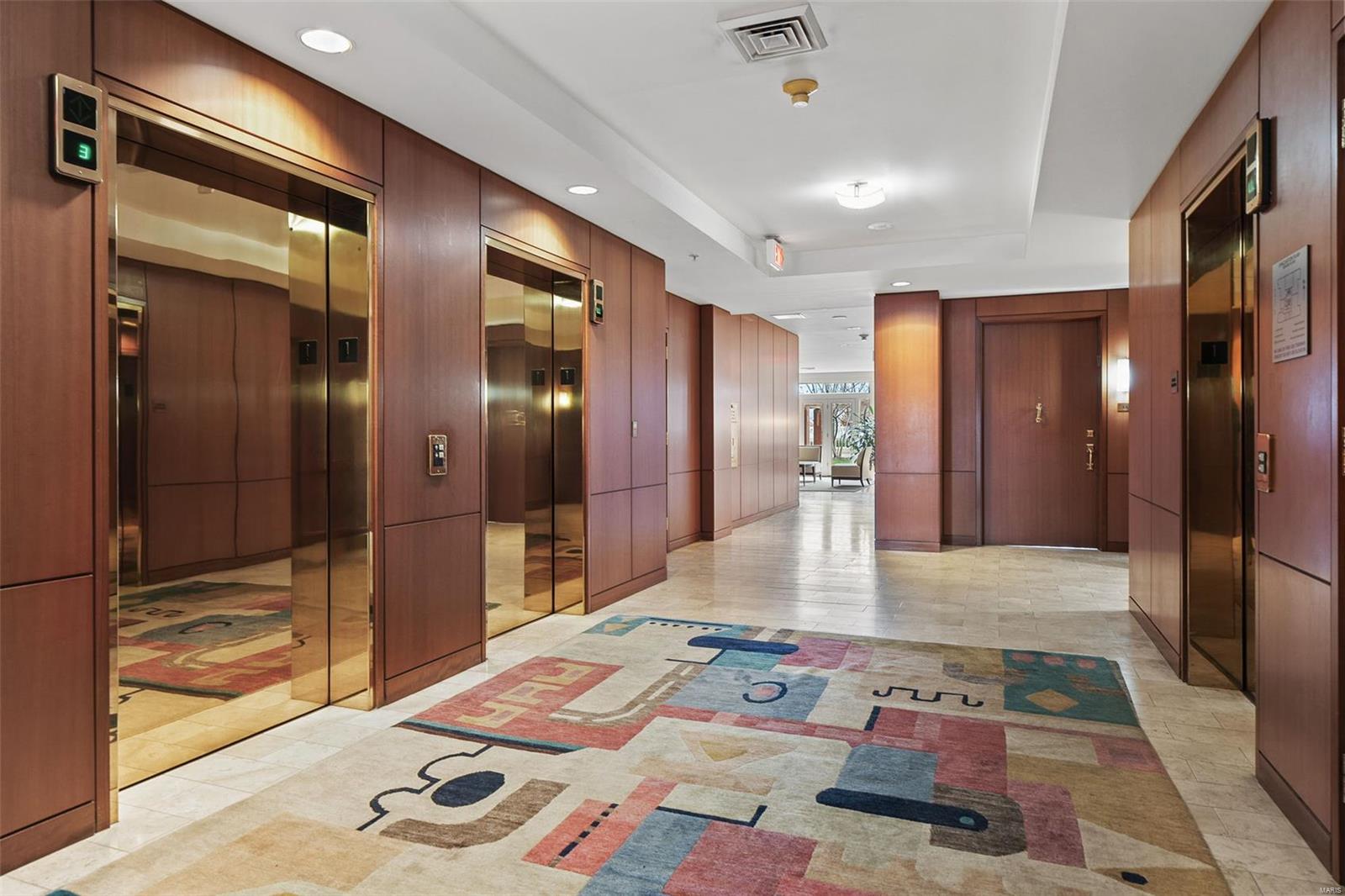 Residence At 800 S Hanley A Condo - Residential