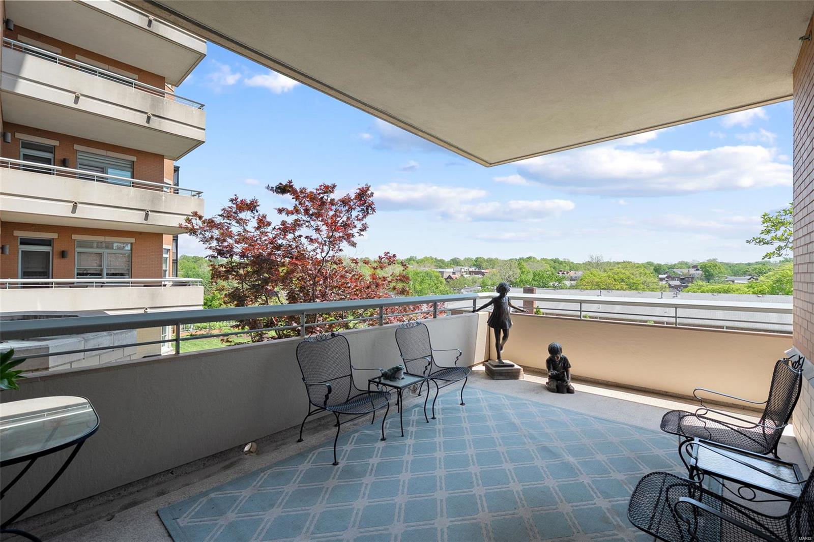 Residence At 800 S Hanley A Condo - Residential