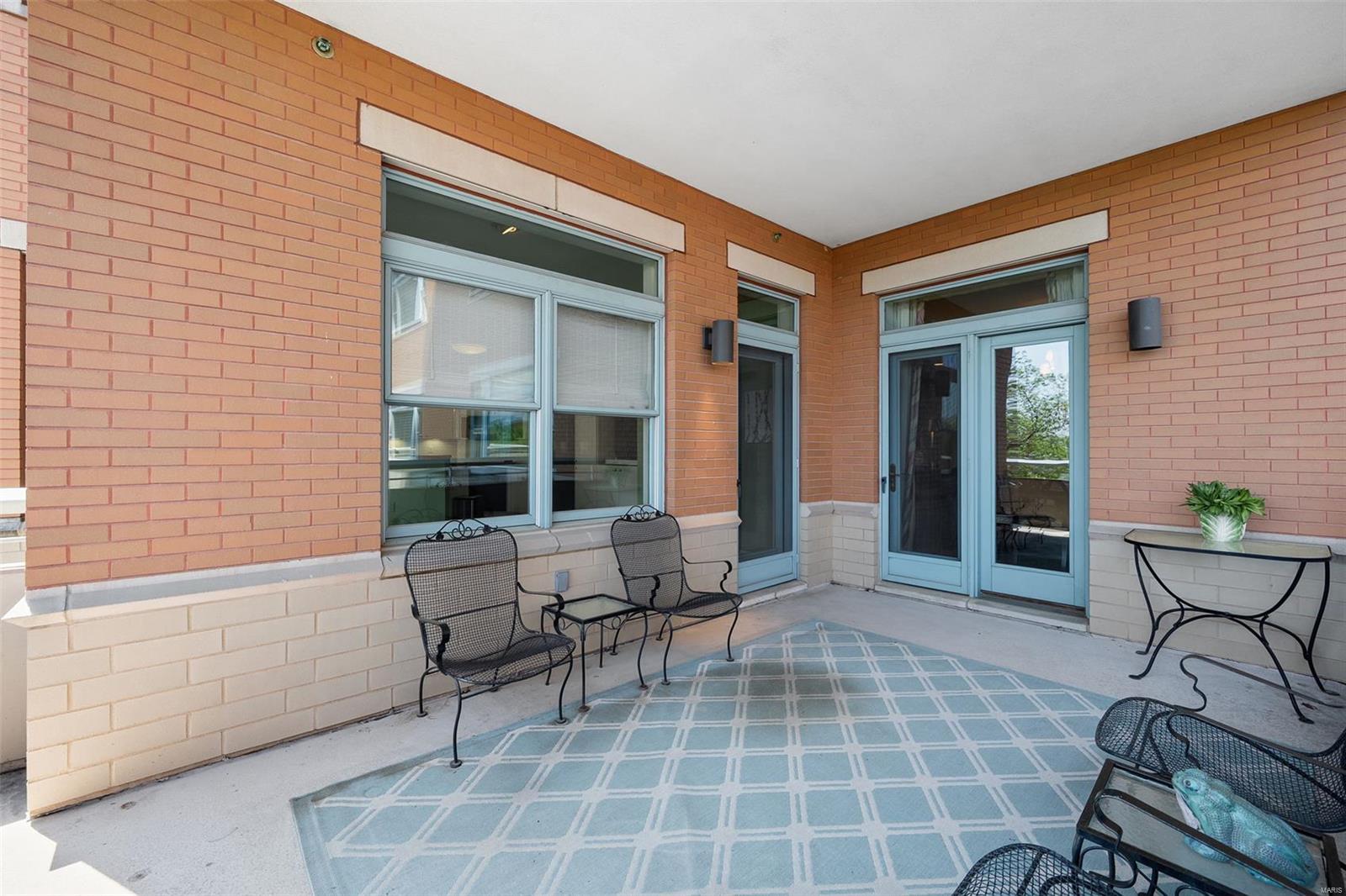 Residence At 800 S Hanley A Condo - Residential