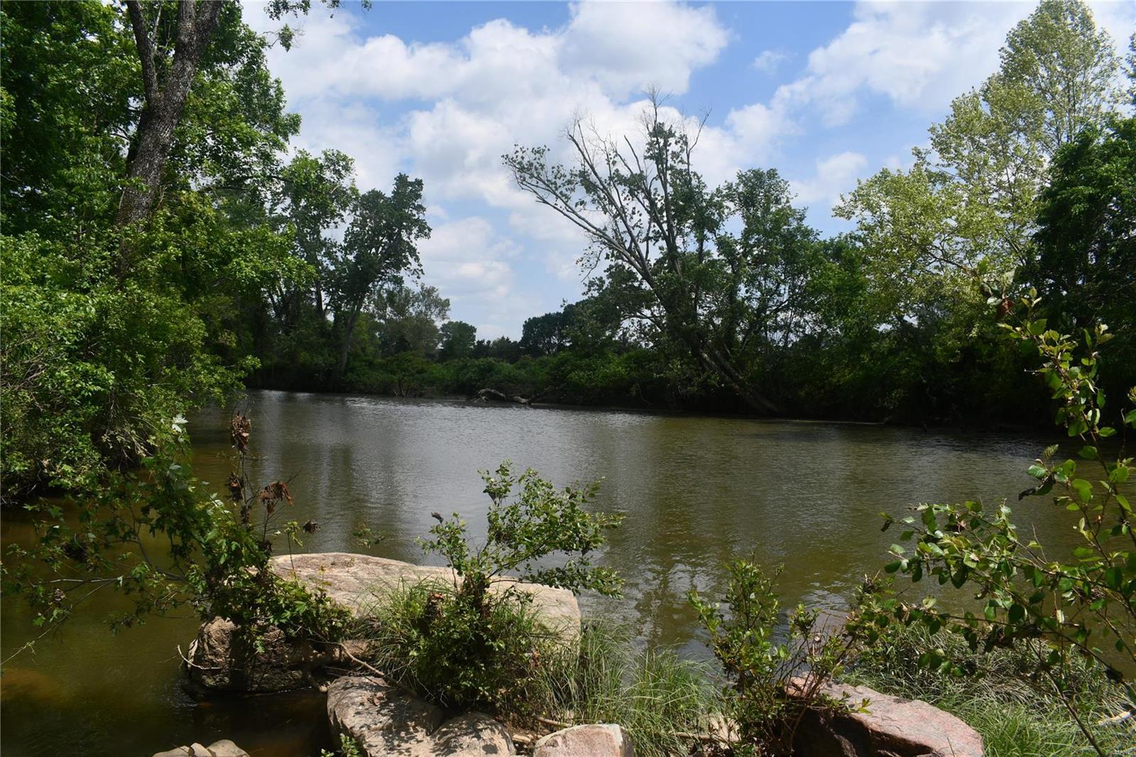 Farmington, Missouri 63640, United States, 2 Bedrooms Bedrooms, ,2 BathroomsBathrooms,Residential,Pending,56657