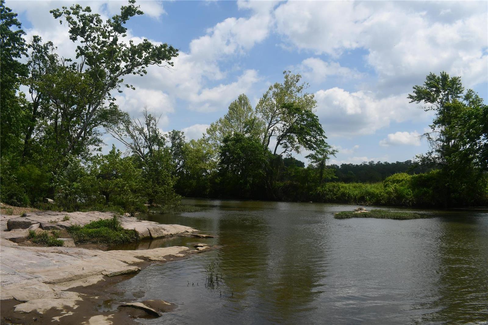 Farmington, Missouri 63640, United States, 2 Bedrooms Bedrooms, ,2 BathroomsBathrooms,Residential,Pending,56657