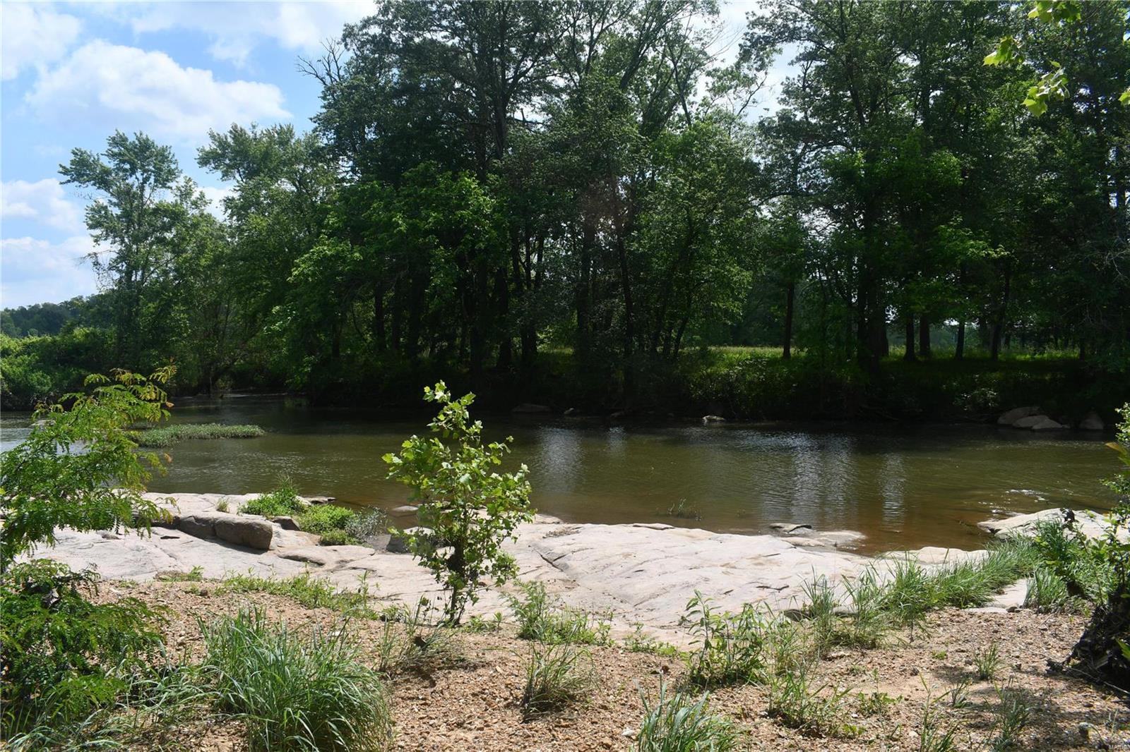 Farmington, Missouri 63640, United States, 2 Bedrooms Bedrooms, ,2 BathroomsBathrooms,Residential,Pending,56657