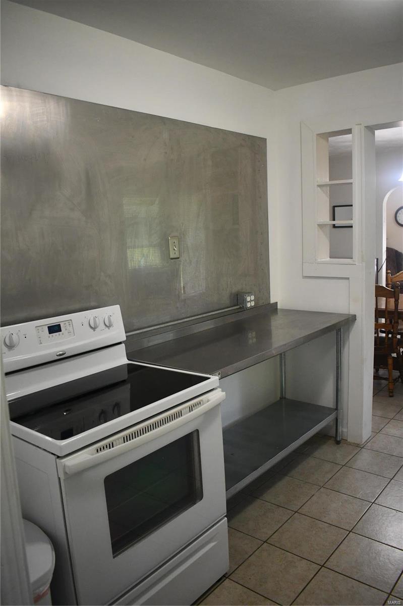 Farmington, Missouri 63640, United States, 2 Bedrooms Bedrooms, ,2 BathroomsBathrooms,Residential,Pending,56657