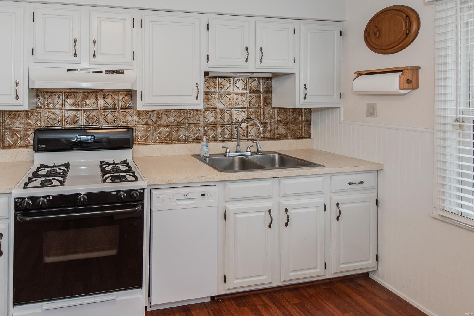 St Louis, Missouri 63125, United States, 2 Bedrooms Bedrooms, ,2 BathroomsBathrooms,Residential,Pending,7578