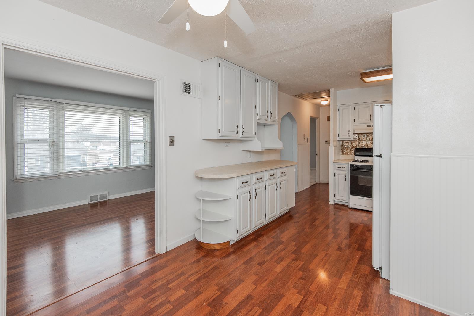 St Louis, Missouri 63125, United States, 2 Bedrooms Bedrooms, ,2 BathroomsBathrooms,Residential,Pending,7578