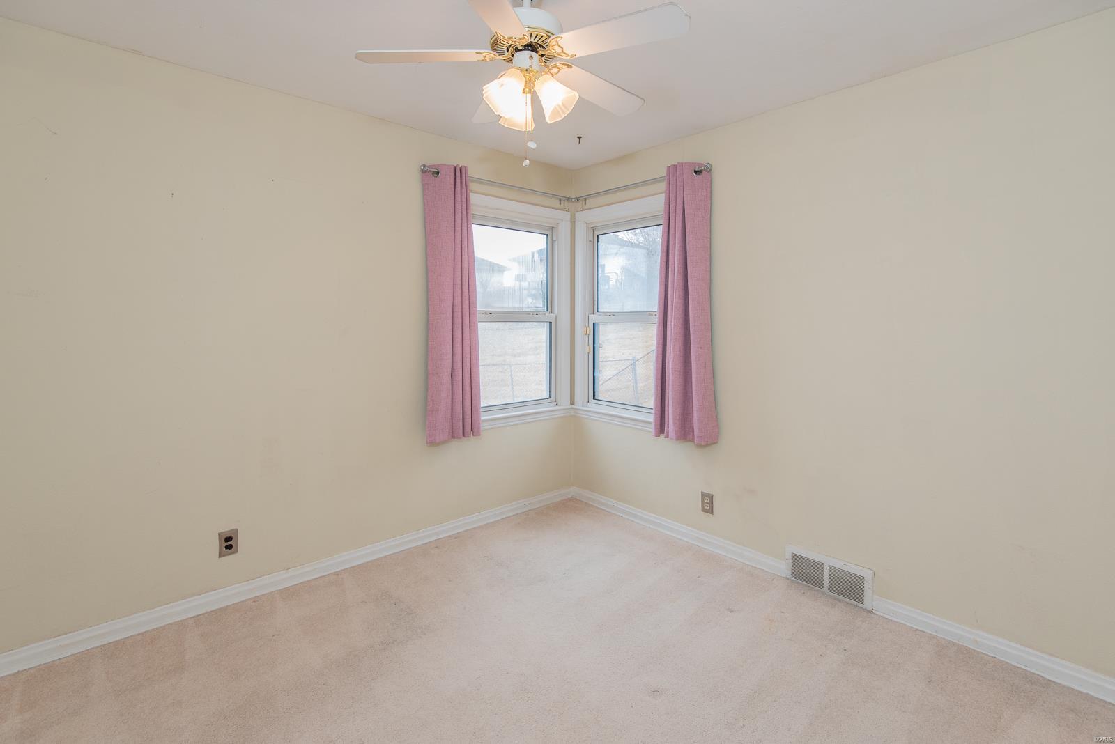 St Louis, Missouri 63125, United States, 2 Bedrooms Bedrooms, ,2 BathroomsBathrooms,Residential,Pending,7578