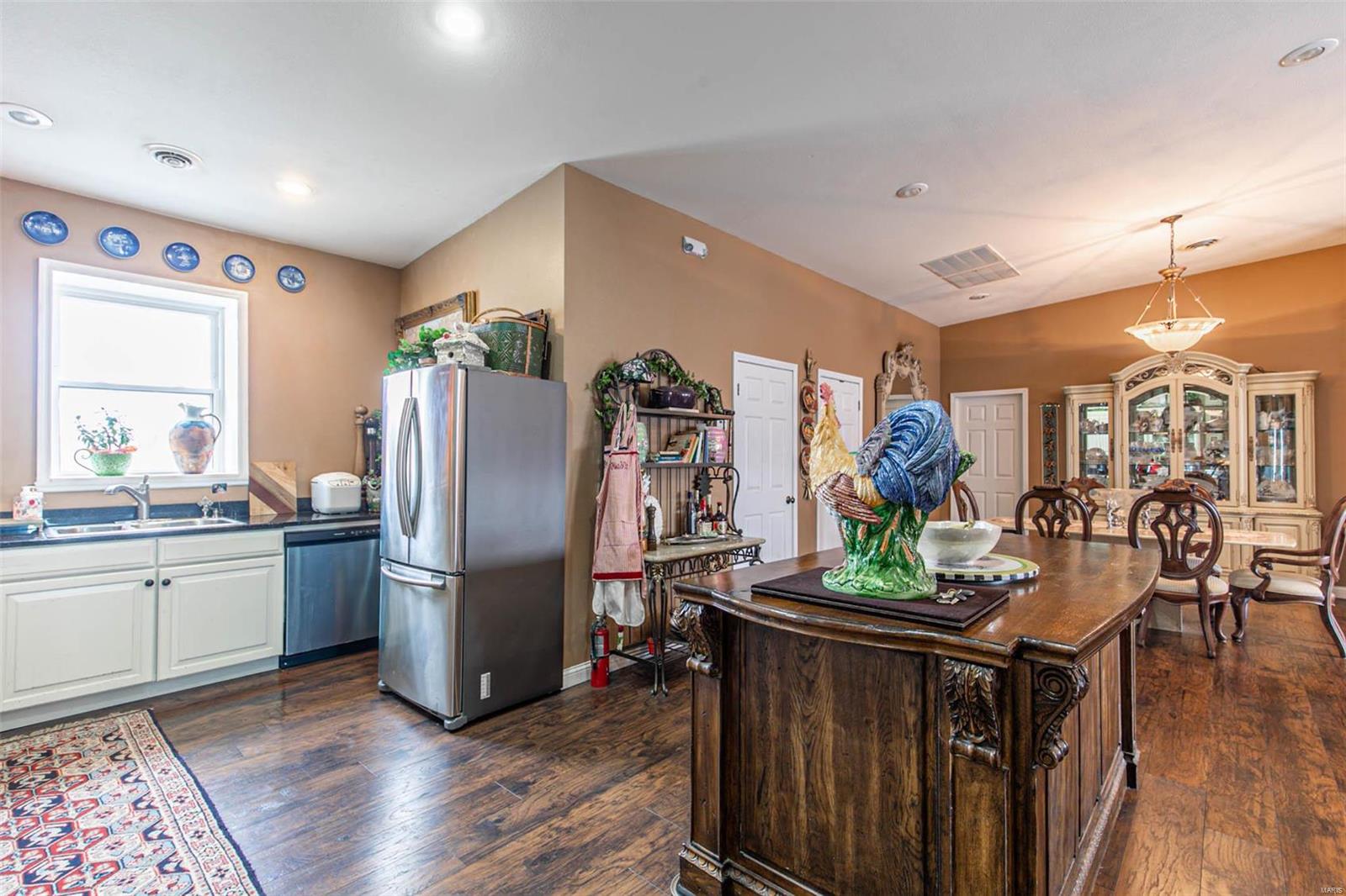 NON SUBDIVISION - Commercial Sale