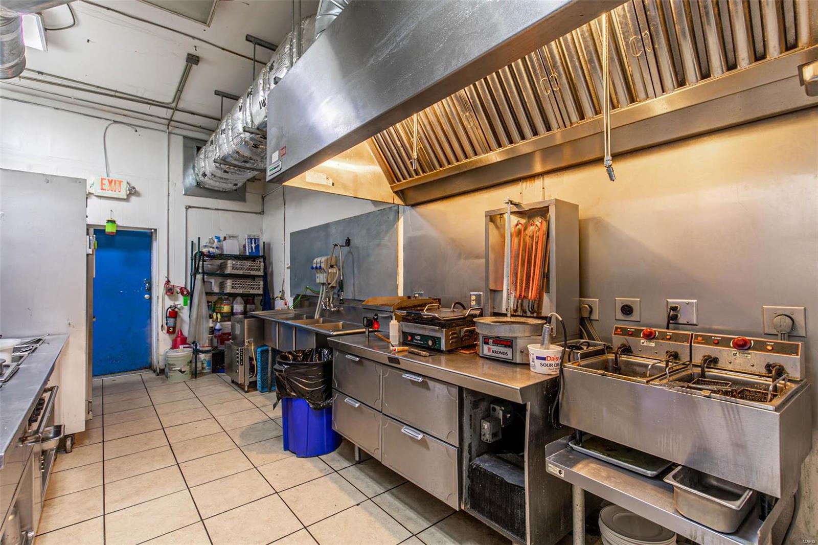 NON SUBDIVISION - Commercial Sale