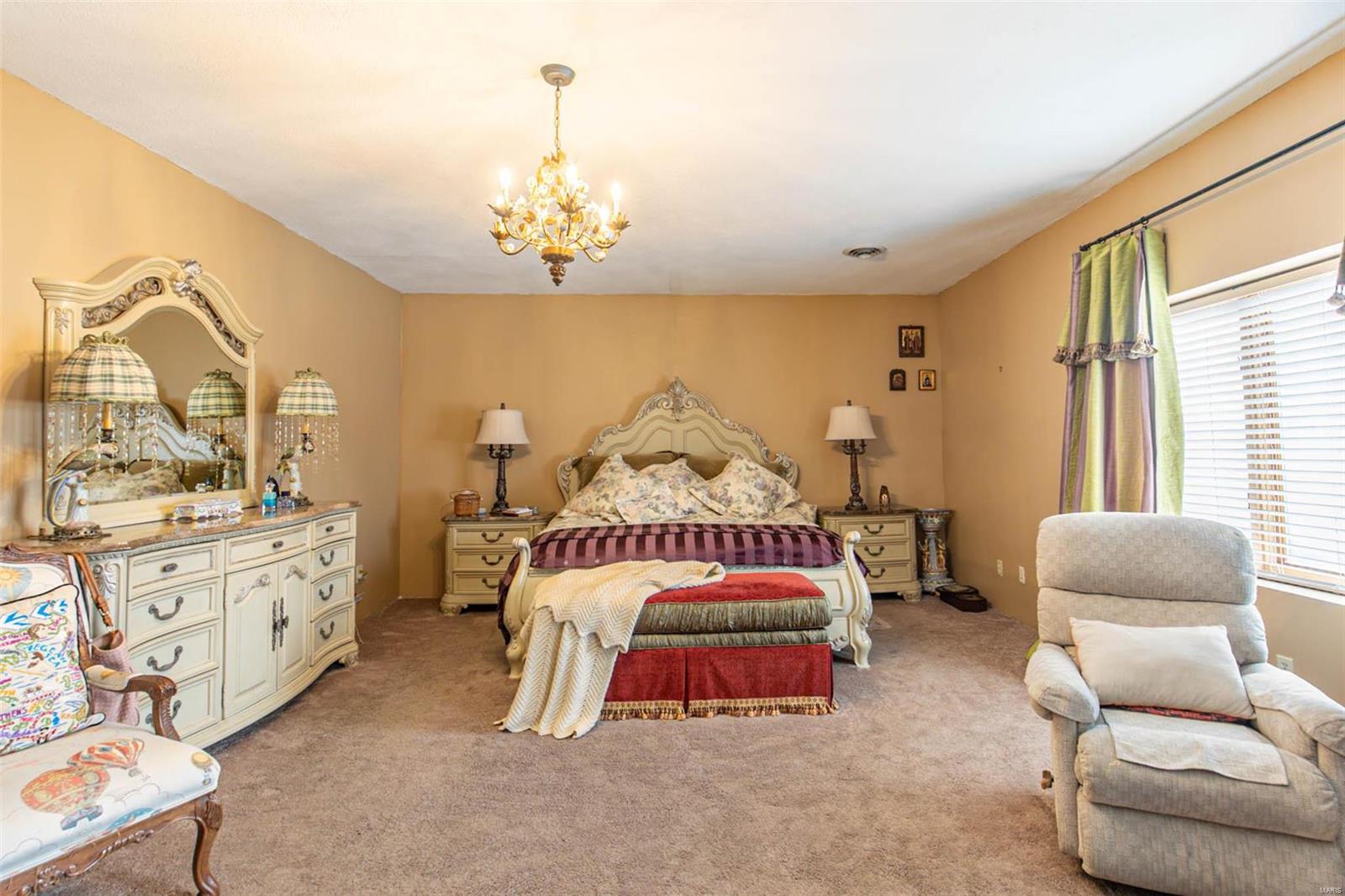 NON SUBDIVISION - Commercial Sale