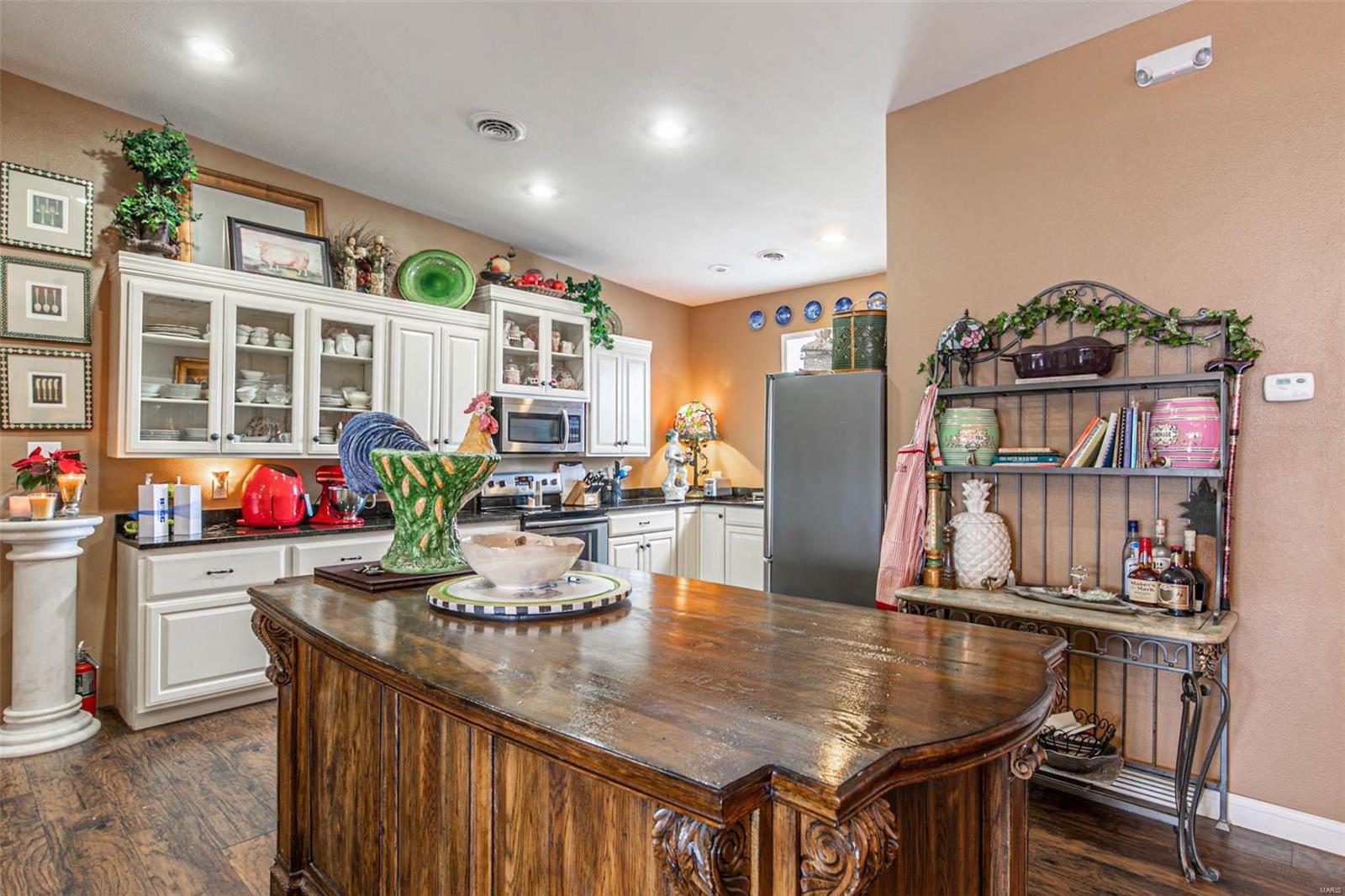 NON SUBDIVISION - Commercial Sale