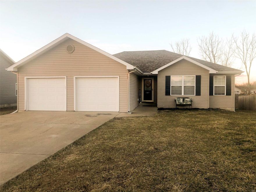 Featuring a very spacious 3 bedroom 2 bathroom home in a great area just on the outskirts of town.  This home is full of gorgeous finishes and offers maintenance free siding and had a brand new roof installed in December of 2020.  The master suite is divided from the guest rooms offering ample privacy with a nice walk in closet and master bathroom.  Both of the guest rooms are good sized and one offers custom built-ins.  The spacious kitchen area offers granite counter tops with stainless steel appliances.   The back yard area features a nice deck with a privacy fence.  The home is right outside of town with added privacy, but still close to dining, I44, schools, and more!  This gorgeous home will not last long, so call today for your private showing!!!