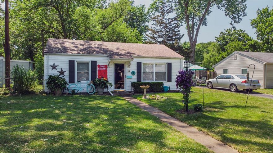 Welcome to this adorable 2 bed/1 bath home in Florissant with a great yard! As you walk to the back of the house you will find a bonus room with a beautiful fireplace and an attached garage. This house has been kept in great shape! Very close to the popular St. Ferdinand Park! 

Make this your home or keep as an investment property! Currently housing long term tenants!