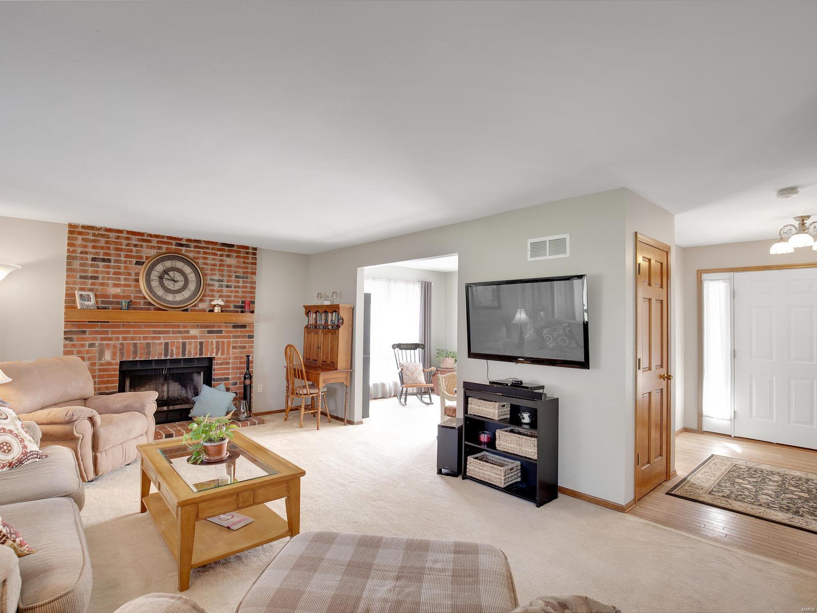 Twin Chimneys Village E Plum Grove - Residential