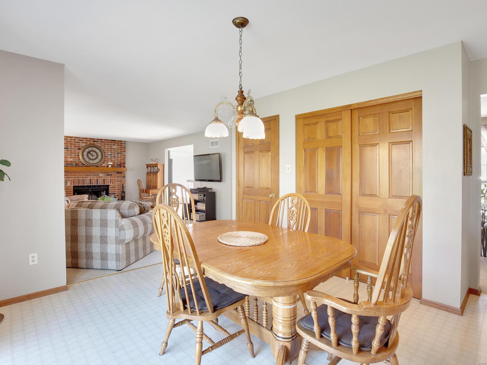 Twin Chimneys Village E Plum Grove - Residential