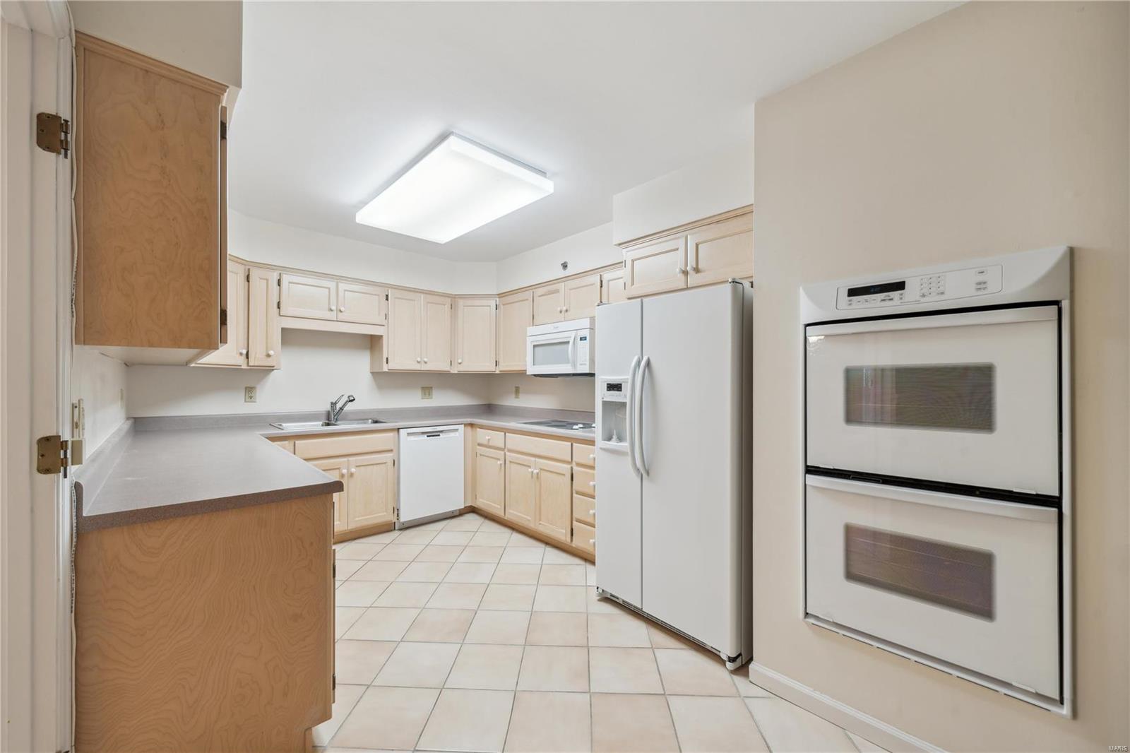 Villas At Golfview Condo The - Residential