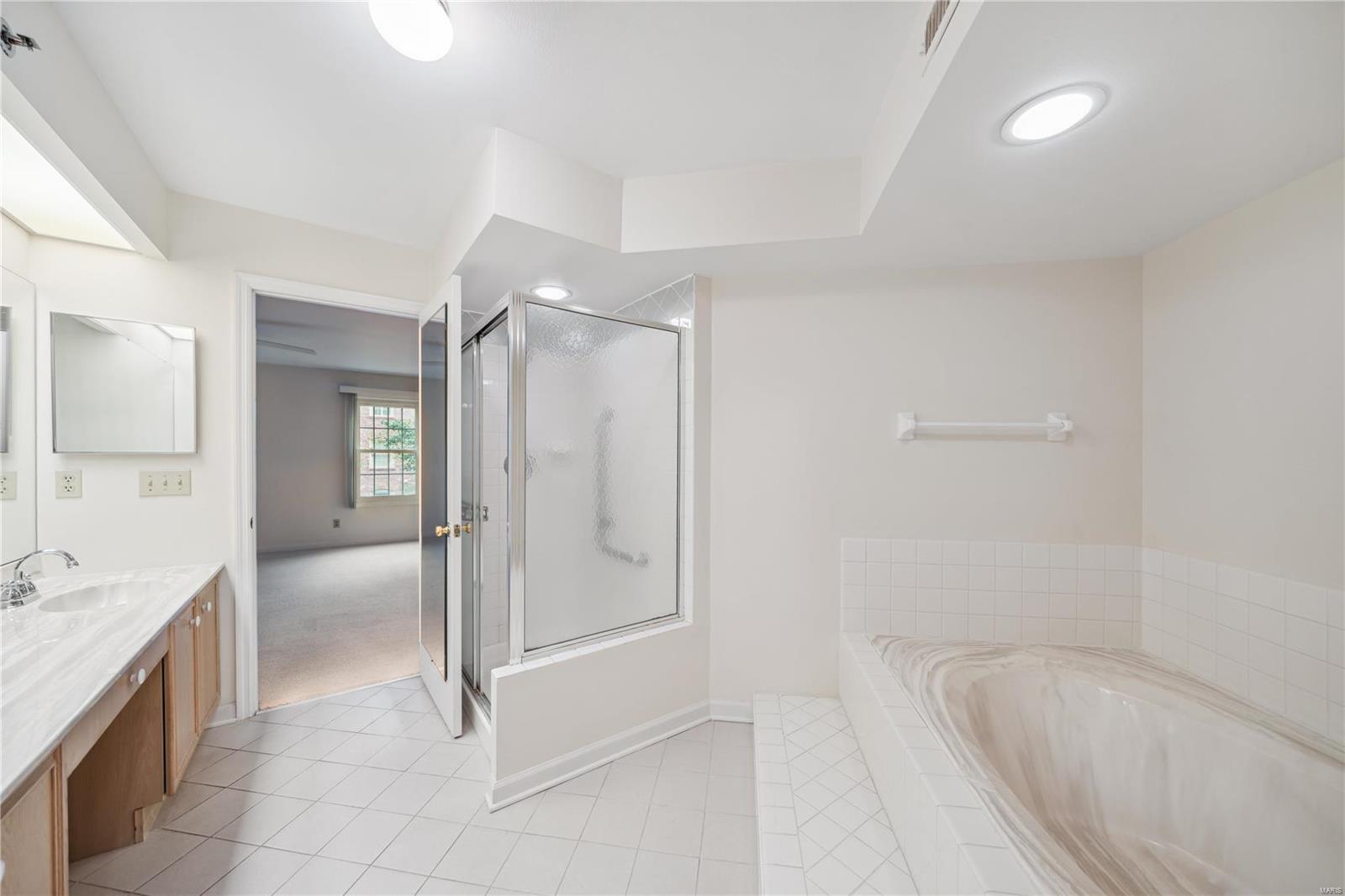 Villas At Golfview Condo The - Residential