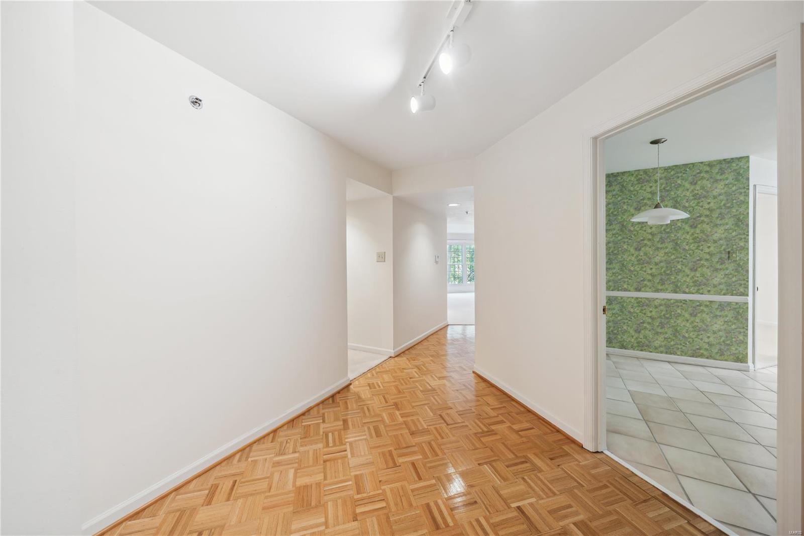 Villas At Golfview Condo The - Residential