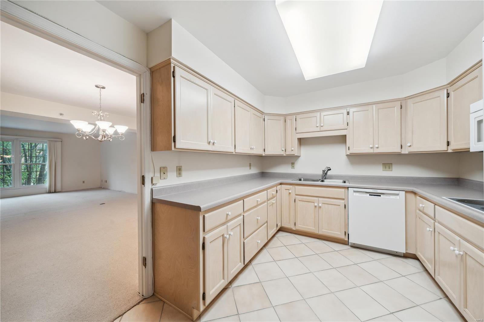 Villas At Golfview Condo The - Residential