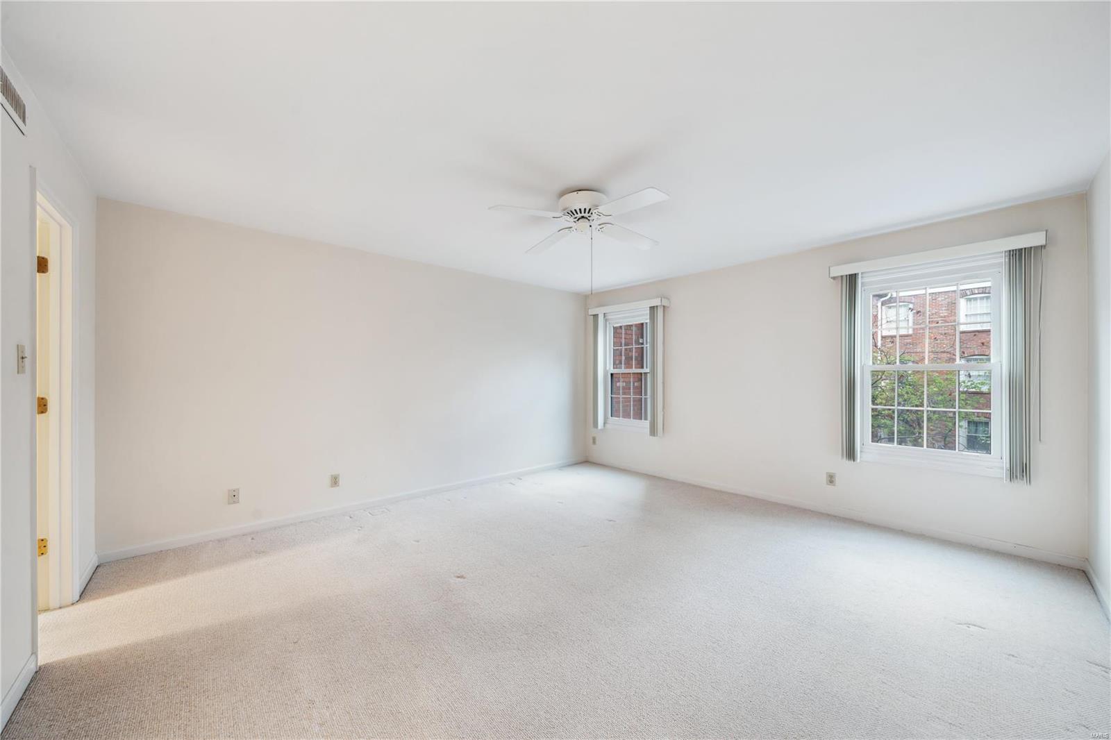 Villas At Golfview Condo The - Residential