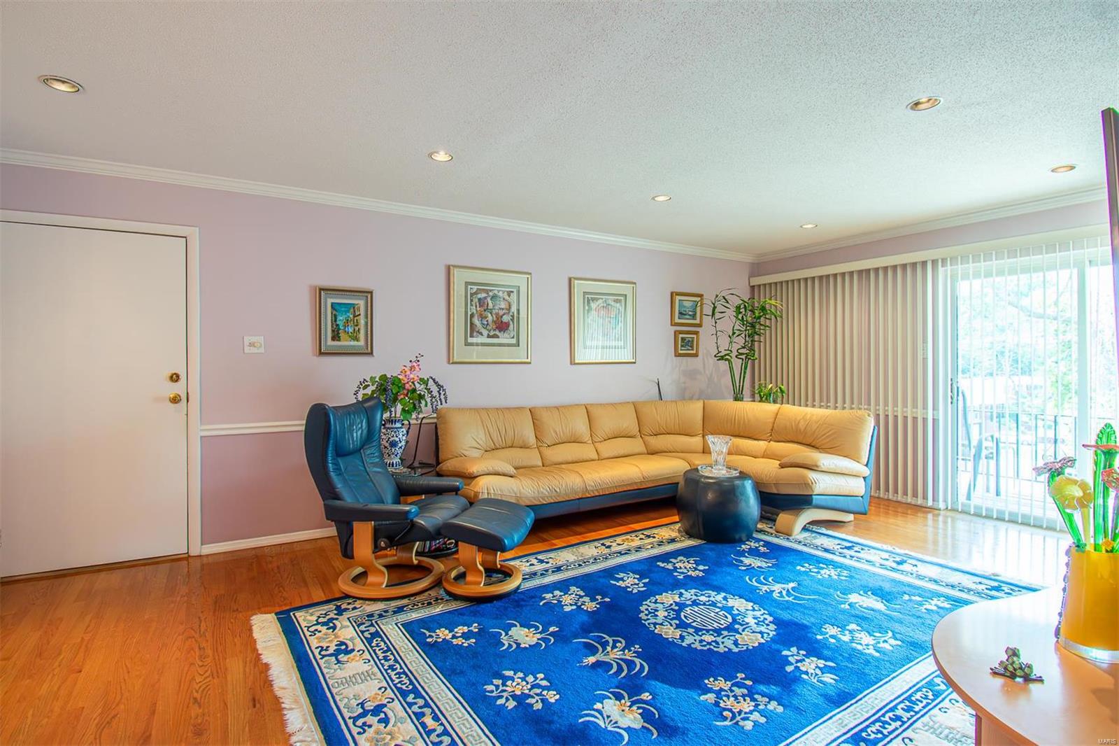 Lin Capri Condo - Residential