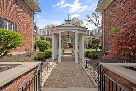 528 N Kirkwood Road 2B Kirkwood MO 63122