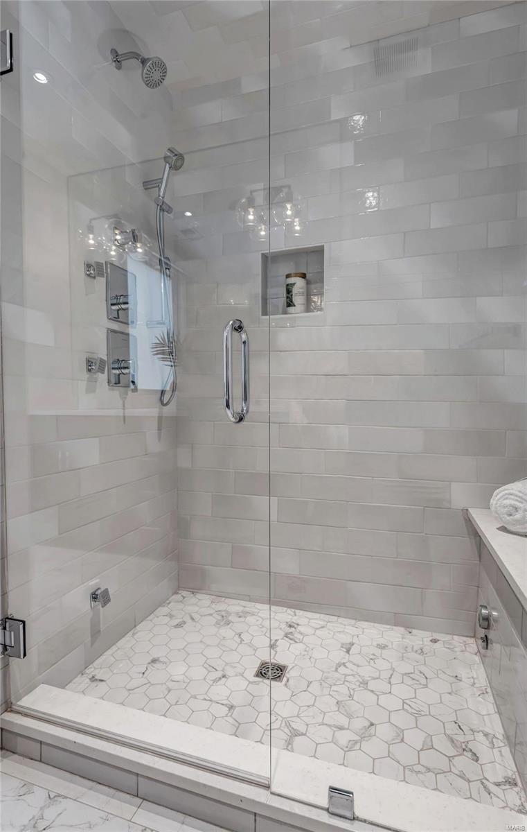 Barclay First Amd Condo The - Residential