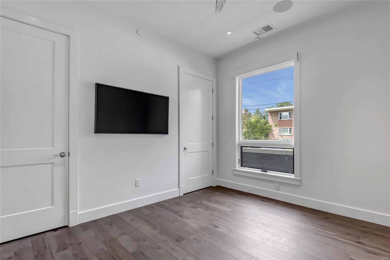 Barclay First Amd Condo The - Residential