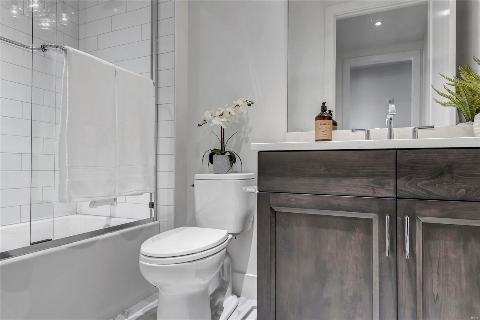 Barclay First Amd Condo The - Residential