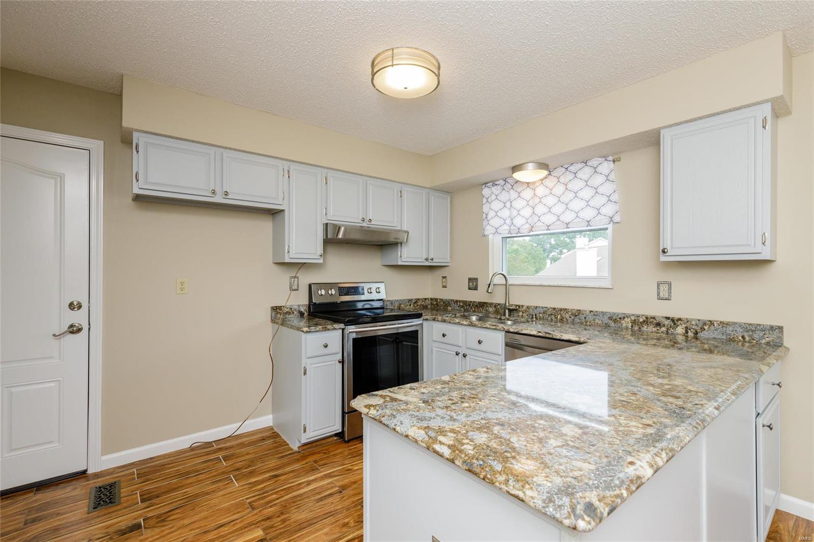 Monticello Manor - Residential