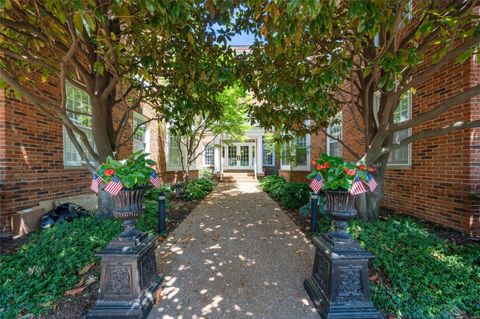 Condominium in St Louis MO 131 Adams Avenue.jpg