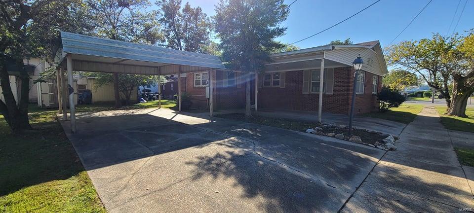 Main image without alt text