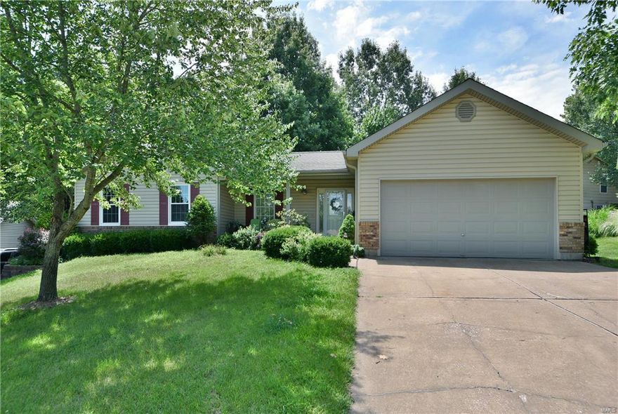 Absolutely gorgeous 3 Br 2 BA Ranch in HIGHLY SOUGHT After location... quiet cul de sac with SO MANY UPDATES!! Gleaming Wood Laminate flooring added by sellers in front entry, Great Room & Kitchen.  Cozy Great Room with Vaulted Ceiling ,  Masonry surround Wood burning Fireplace & Built in Bookshelves. Perfect for entertaining or curling up on the oversized chair with a good book!
Kitchen with bar area, Stainless steel appliances & Breakfast area that walks out to Oversized Deck with black iron spindles, Fenced Level yard. Some new windows, New Roof, Newly stained deck


GORGEOUS Master Suite with updated lighting & walk-in Closet. Master bath has Jacuzzi Tub, Separate shower,  & ceramic tile 
Huge unfinished Lower Level painted & ready for your finishing to your tastes.
Home is close to shopping, Walking trails, Restaurants & Entertainment...





 & large windows overlooking oversized deck &