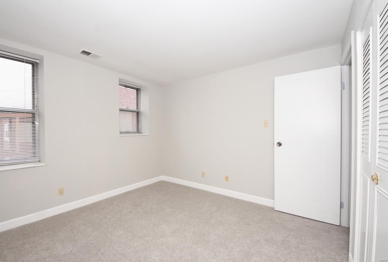 Debaliviere Place - Residential Income