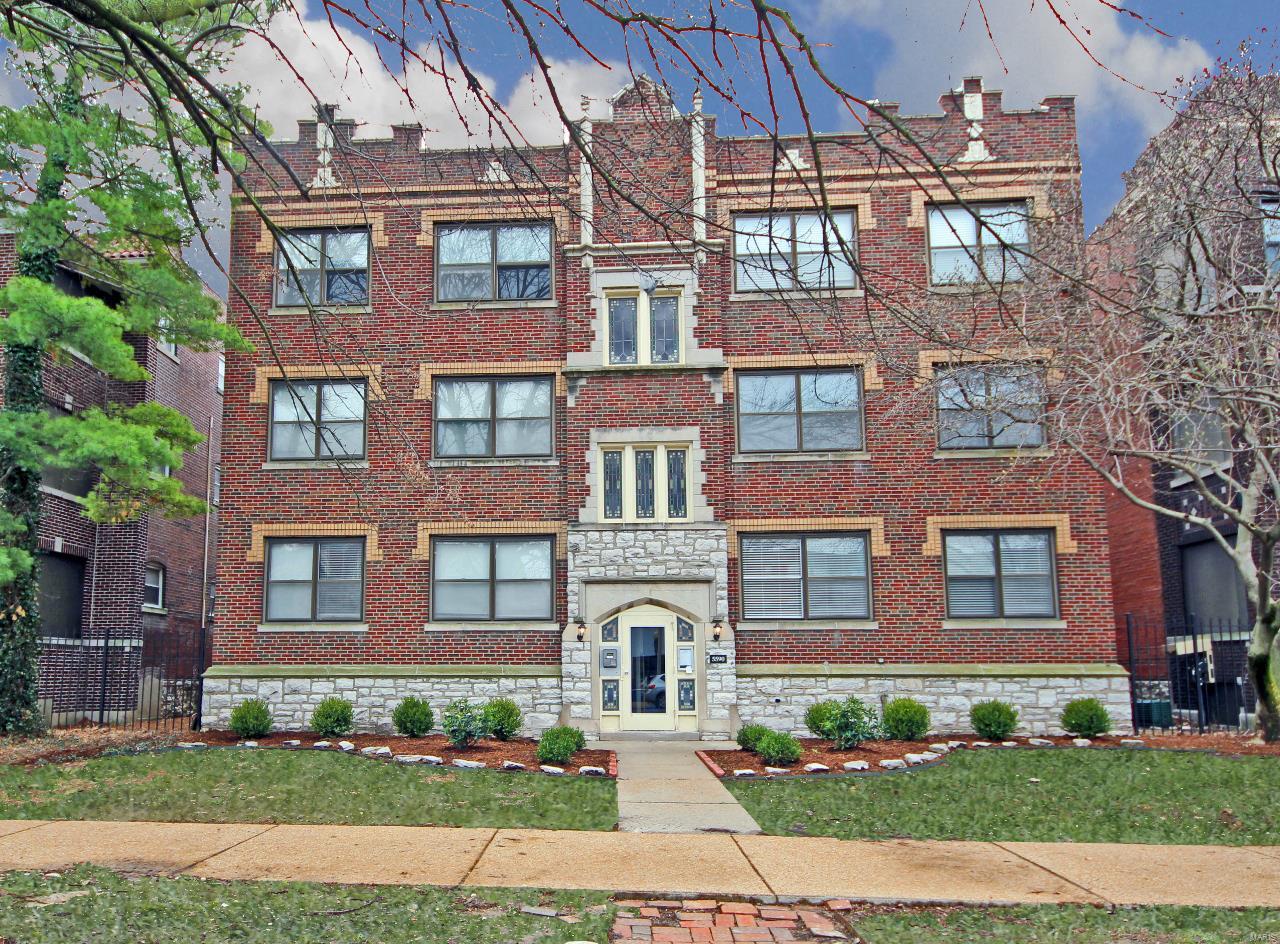 Debaliviere Place - Residential Income