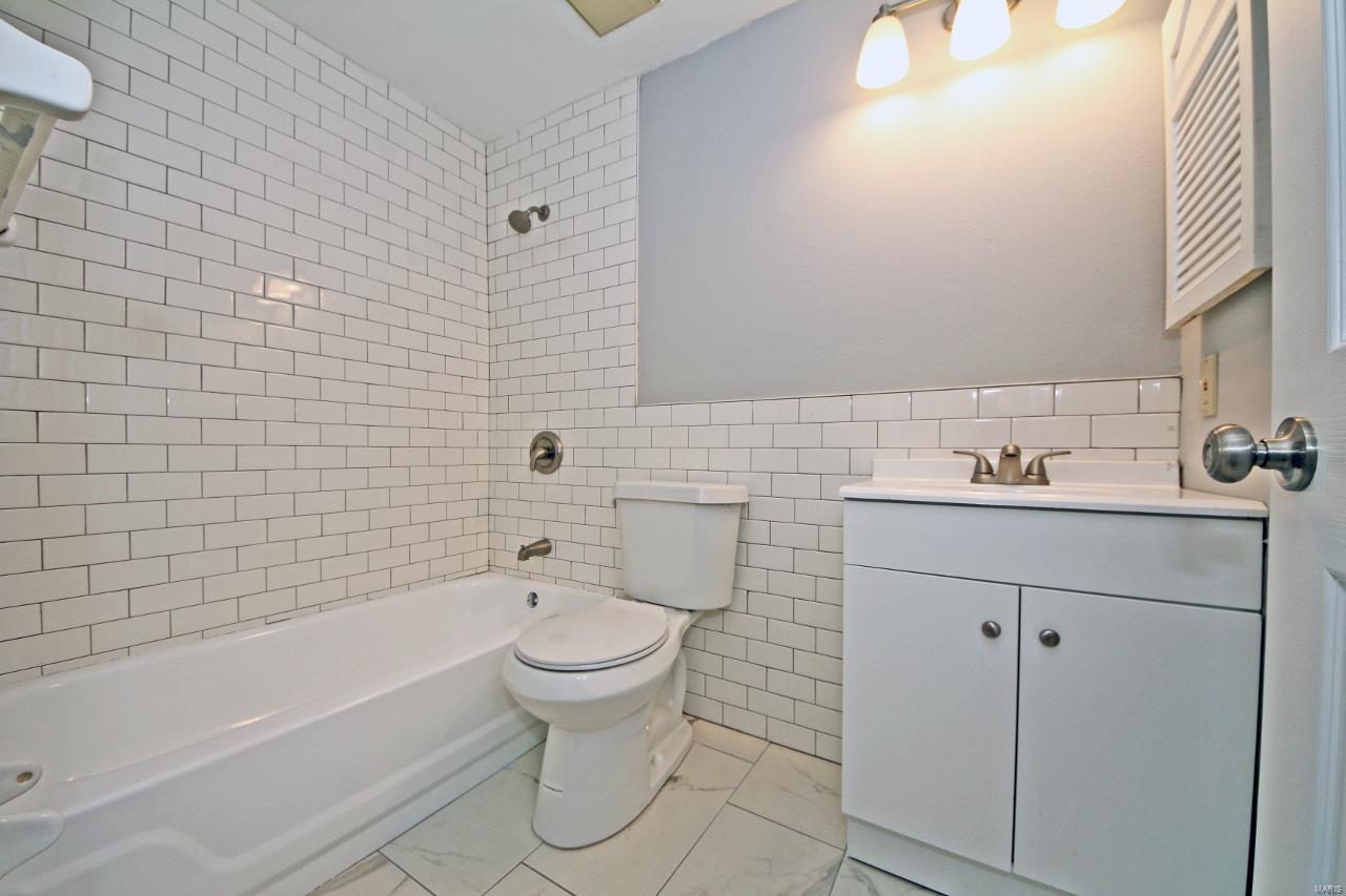 Debaliviere Place - Residential Income