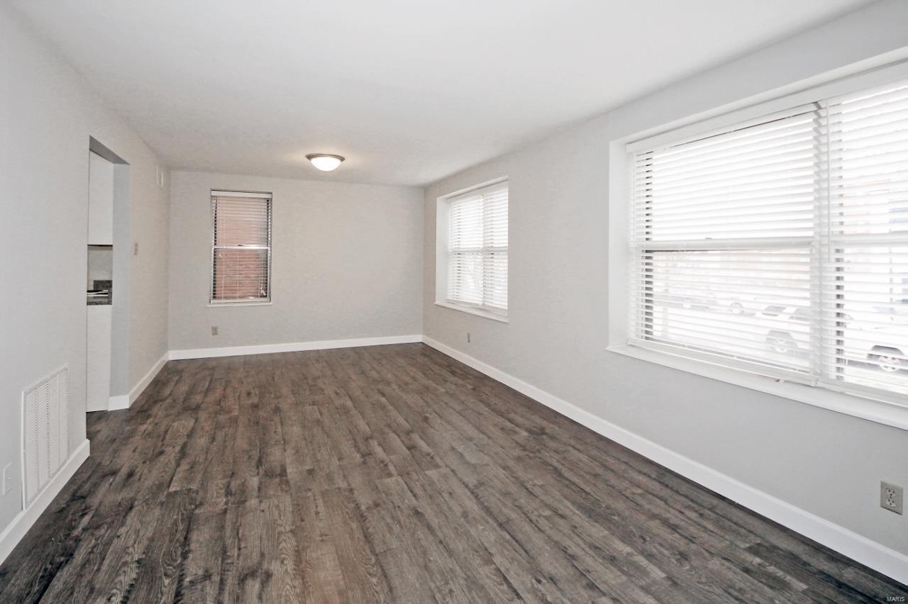 Debaliviere Place - Residential Income