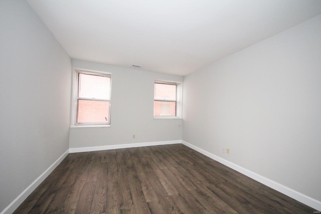 Debaliviere Place - Residential Income