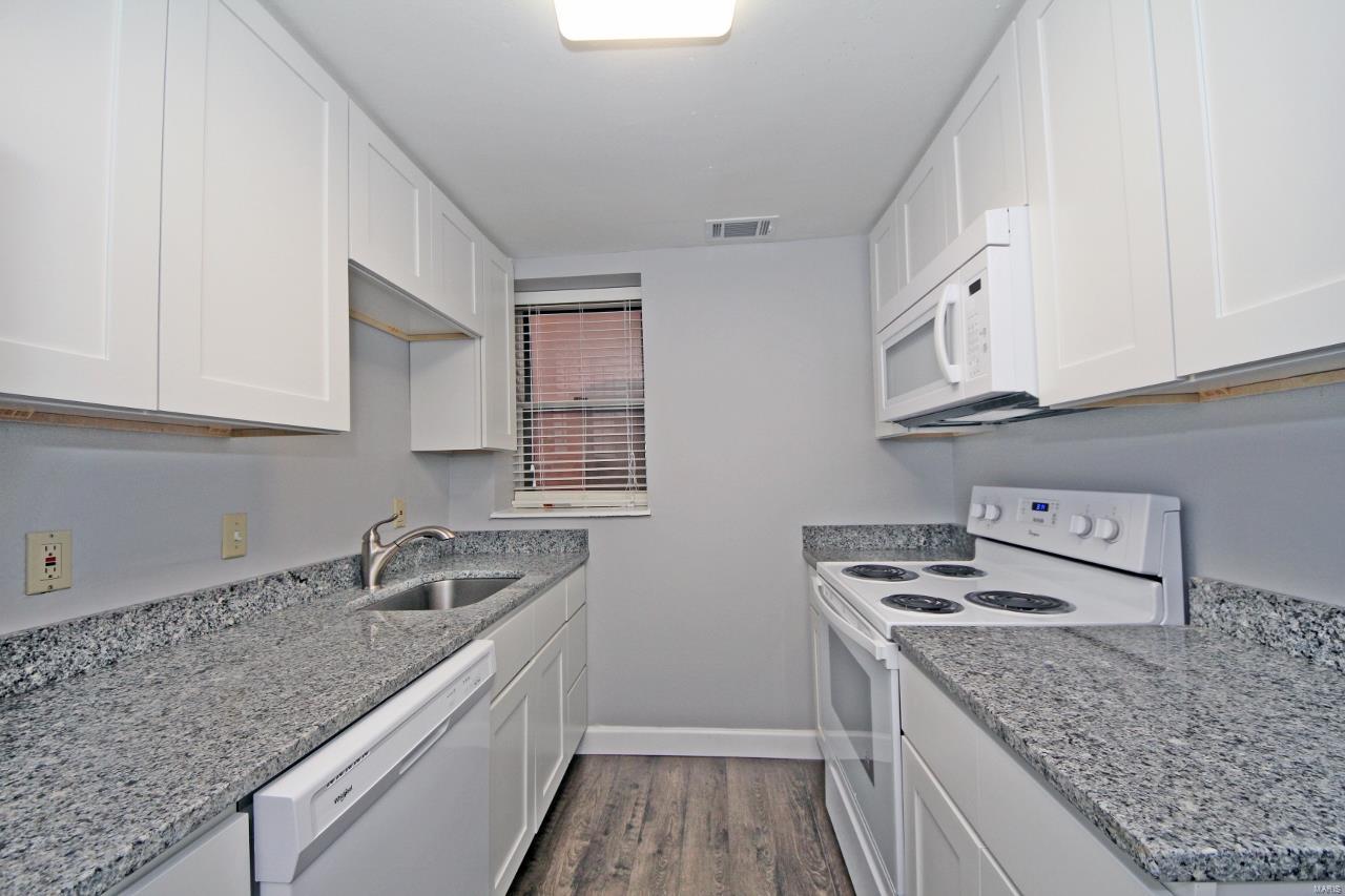 Debaliviere Place - Residential Income