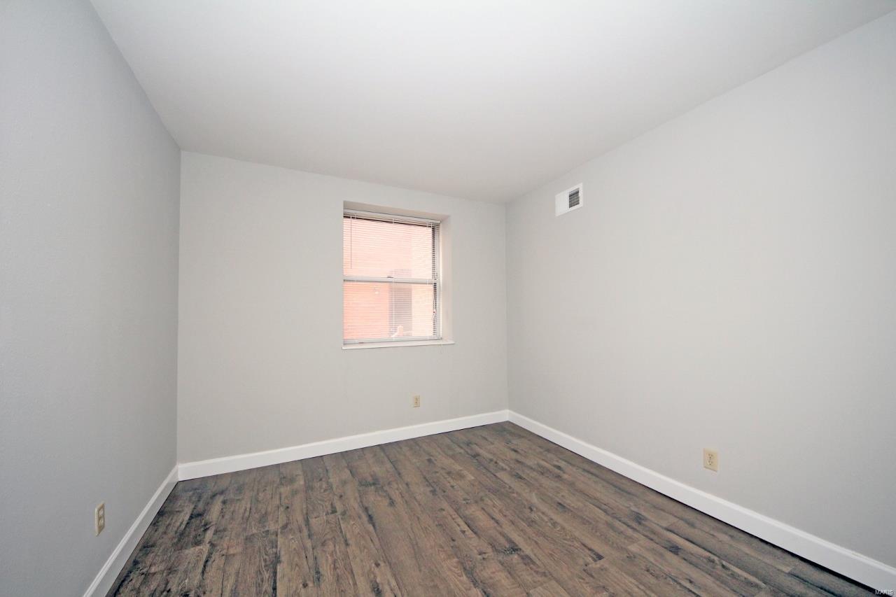 Debaliviere Place - Residential Income