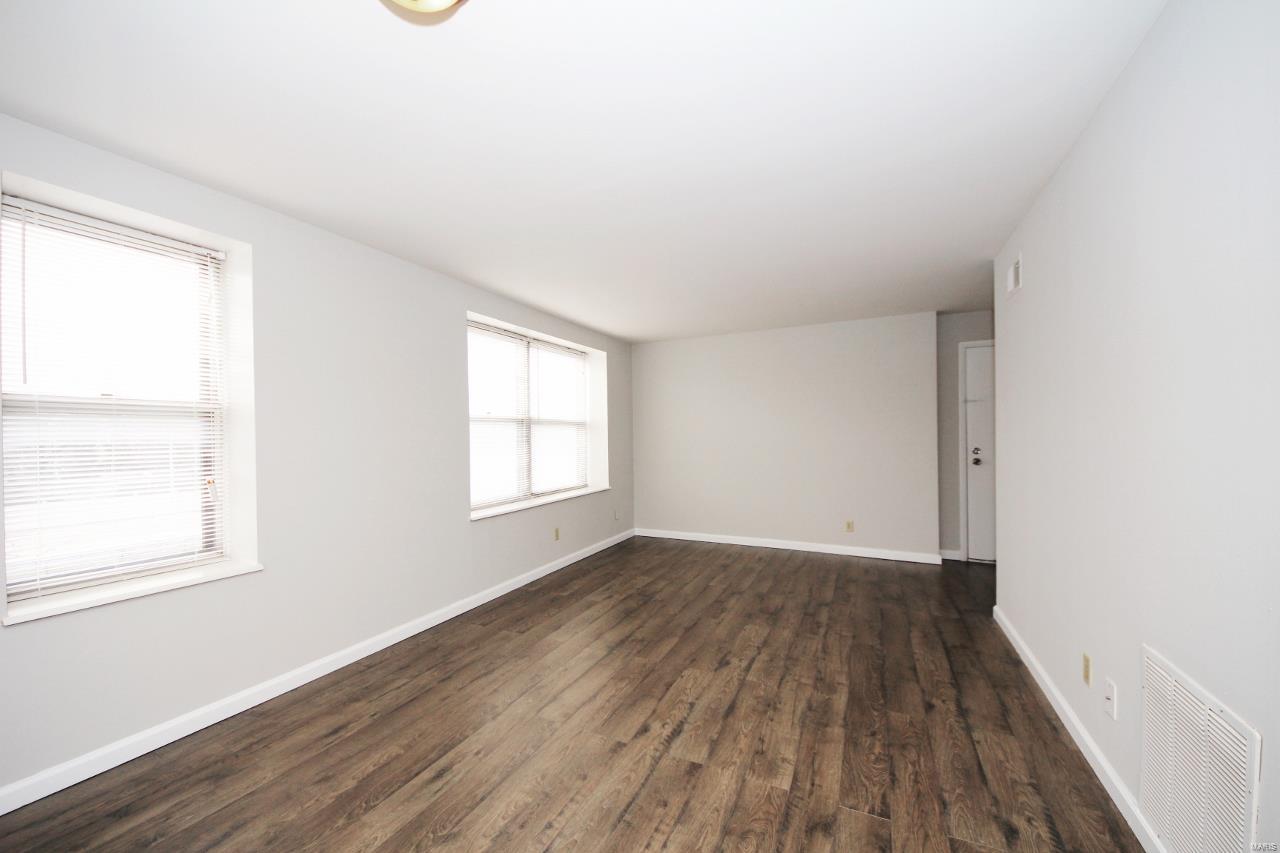 Debaliviere Place - Residential Income