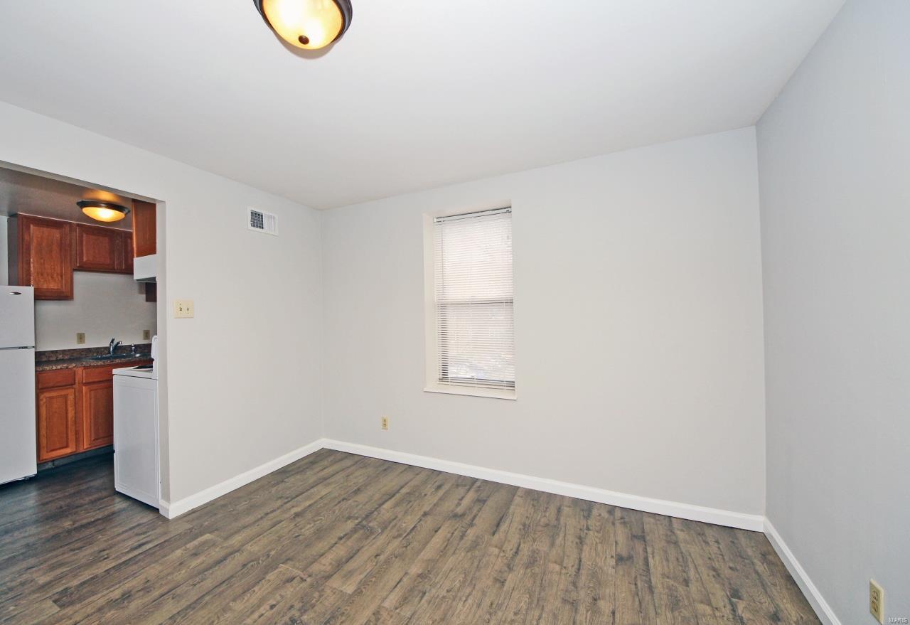 Debaliviere Place - Residential Income