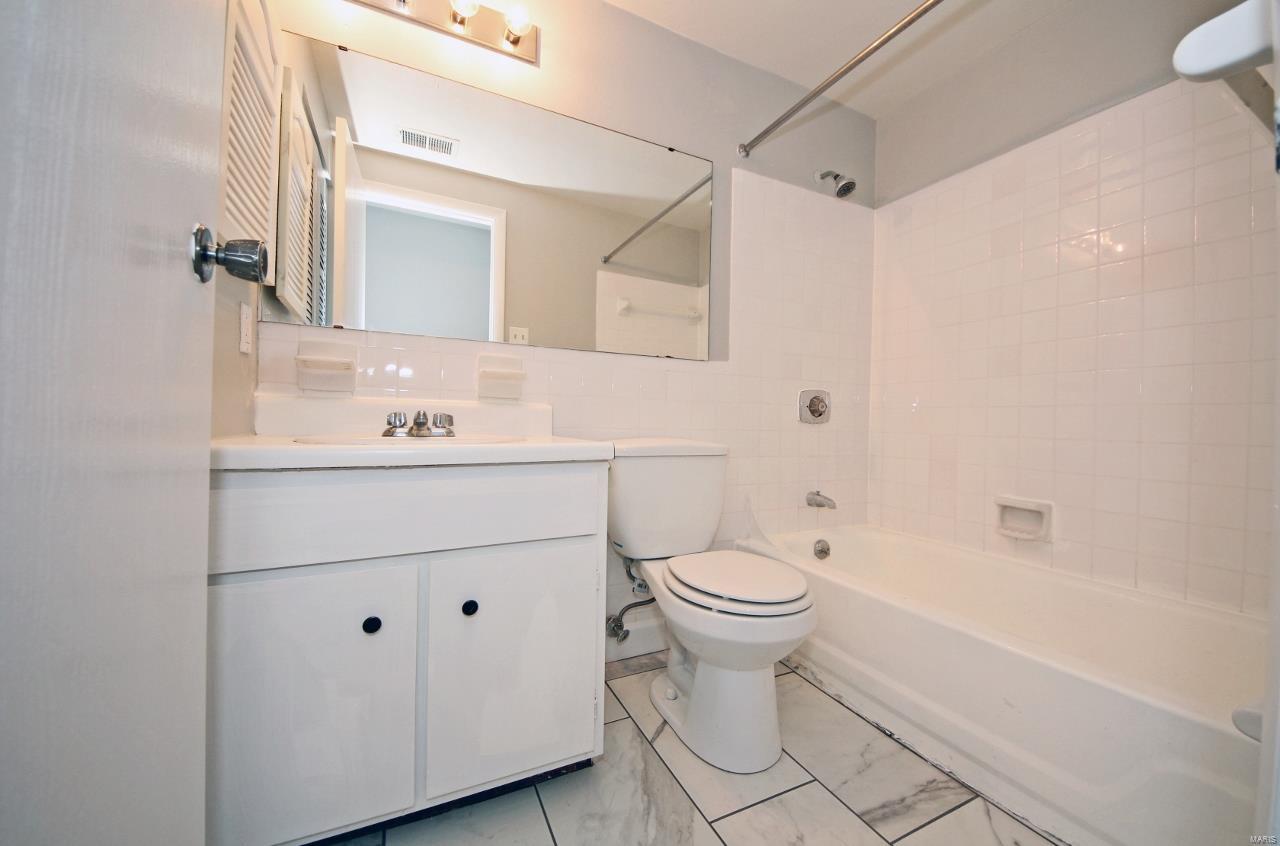 Debaliviere Place - Residential Income