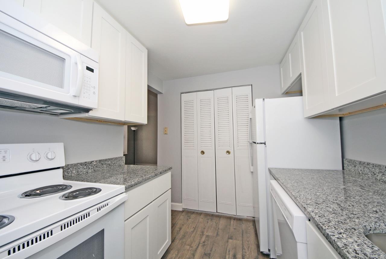 Debaliviere Place - Residential Income