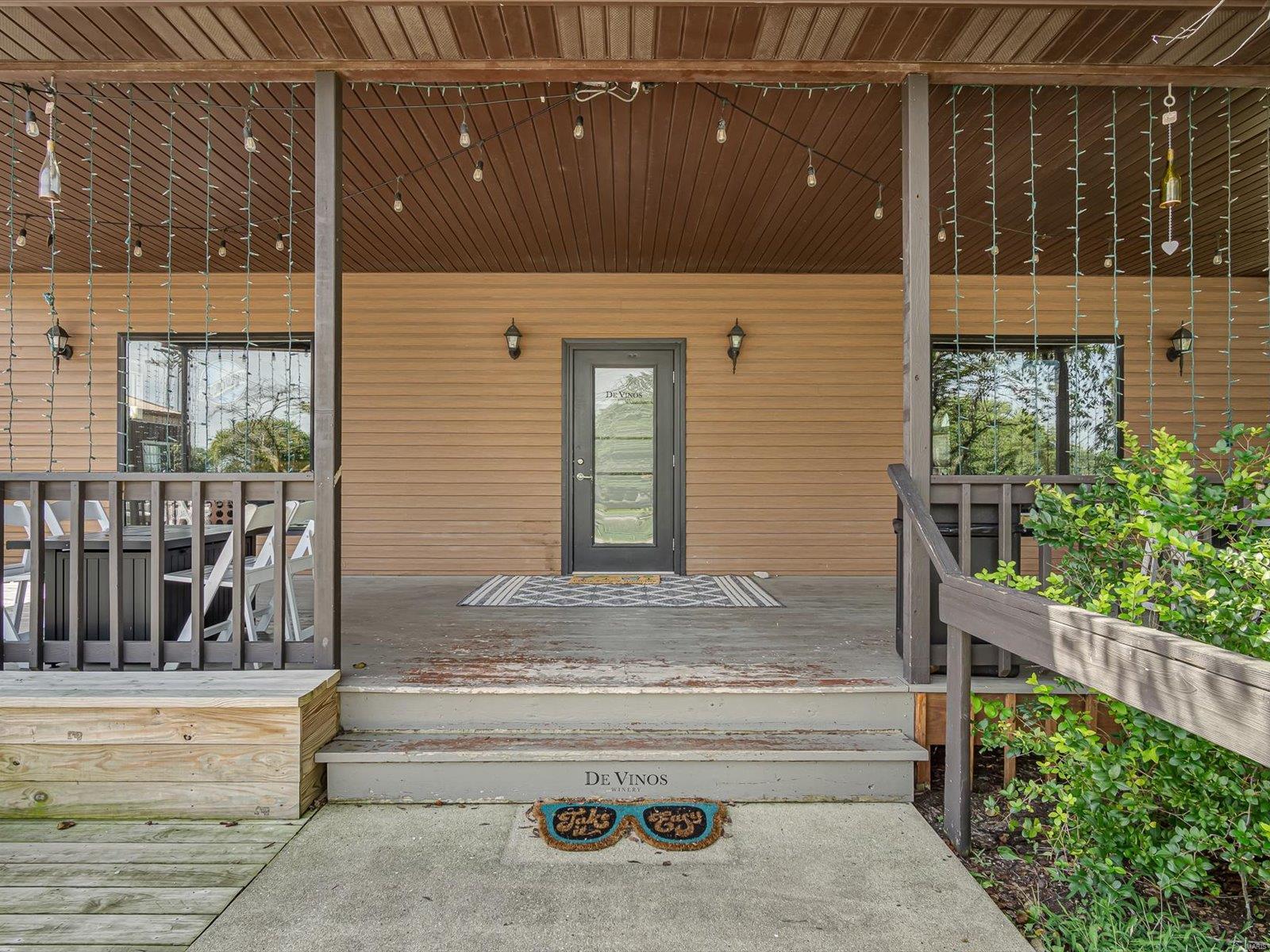 1522 W Market