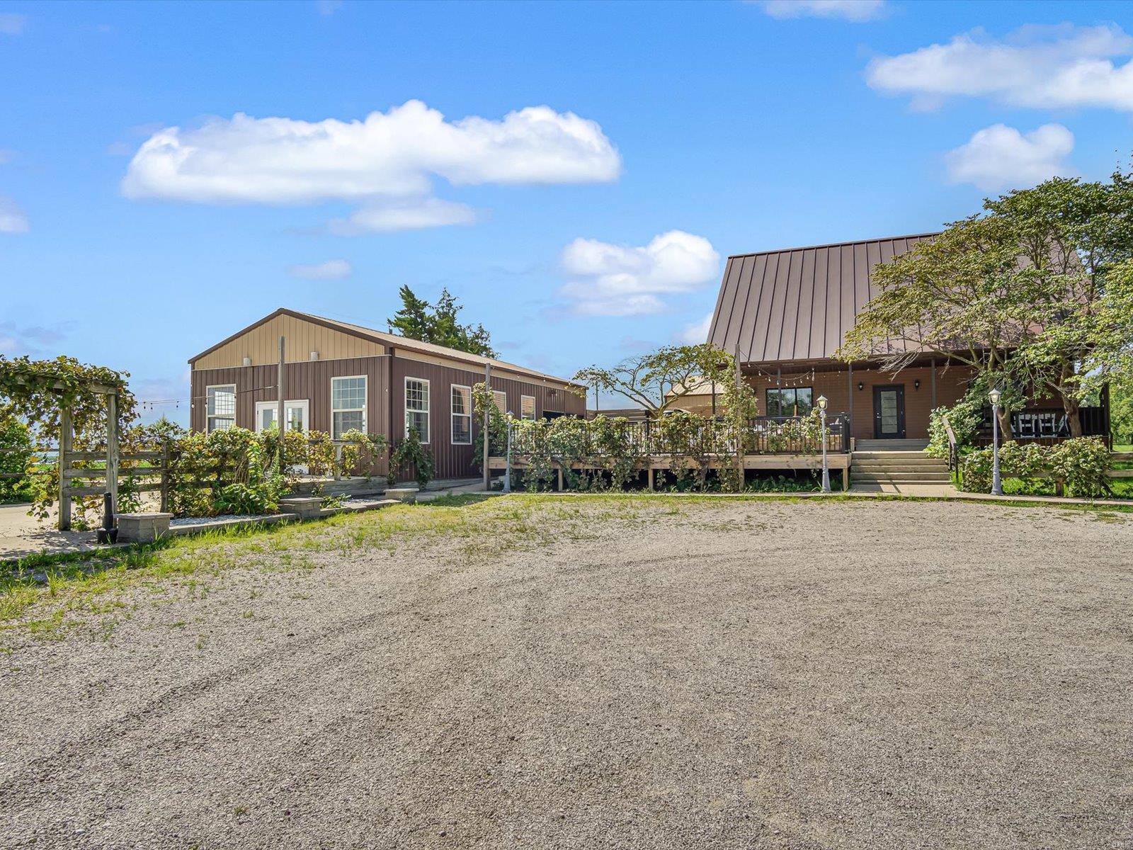 1522 W Market