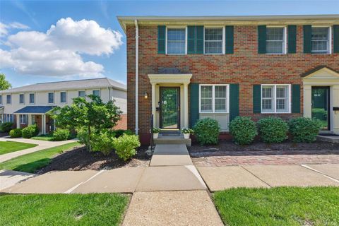 8959 S Swan Circle St Louis MO 63144